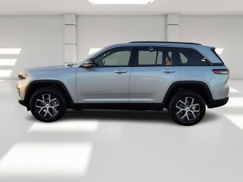 new 2025 Jeep Grand Cherokee car, priced at $49,235