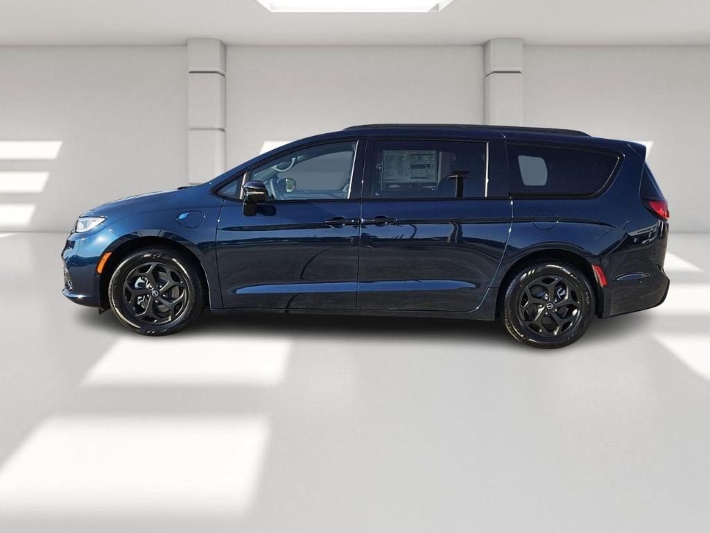 new 2025 Chrysler Pacifica Hybrid car, priced at $57,396