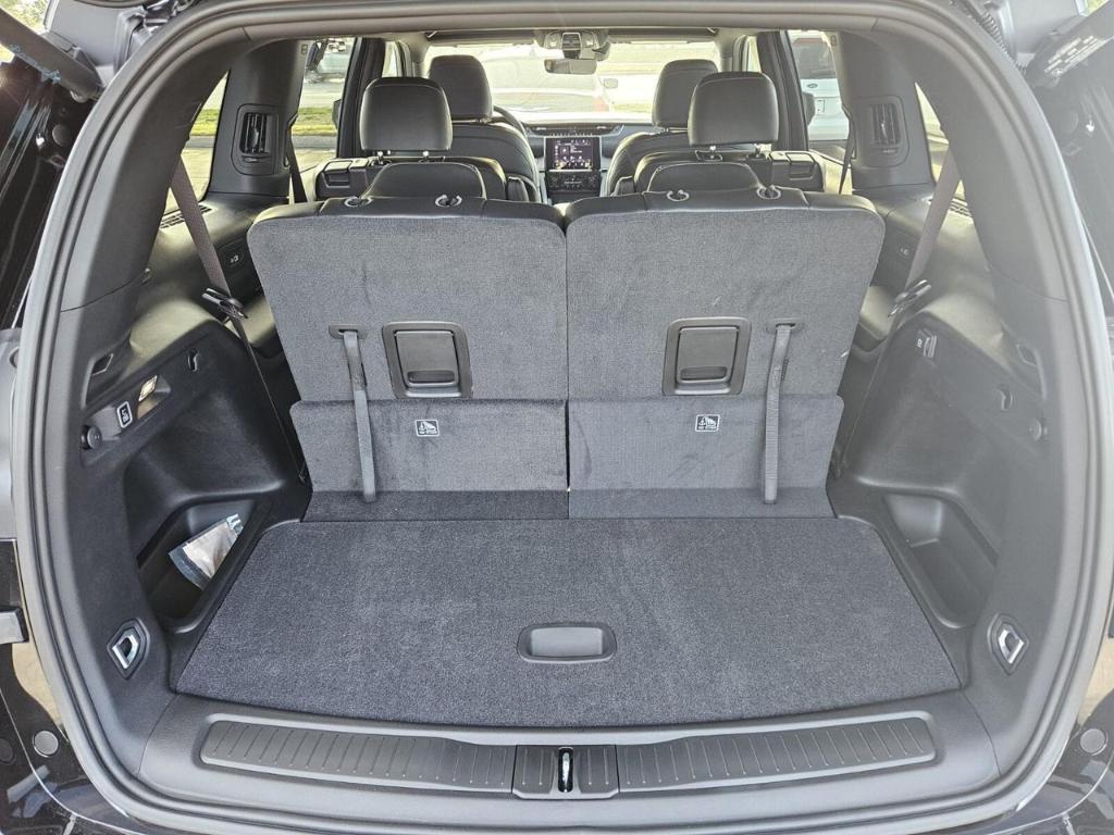 new 2025 Jeep Grand Cherokee L car, priced at $40,556