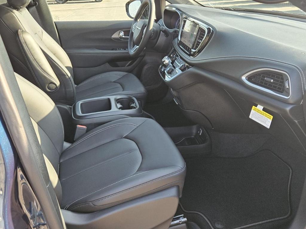 new 2025 Chrysler Pacifica car, priced at $41,153
