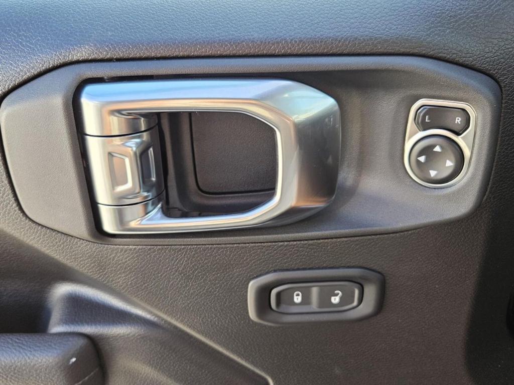 new 2025 Jeep Gladiator car, priced at $38,644