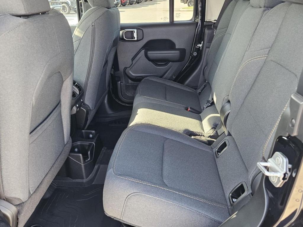 new 2025 Jeep Gladiator car, priced at $38,644