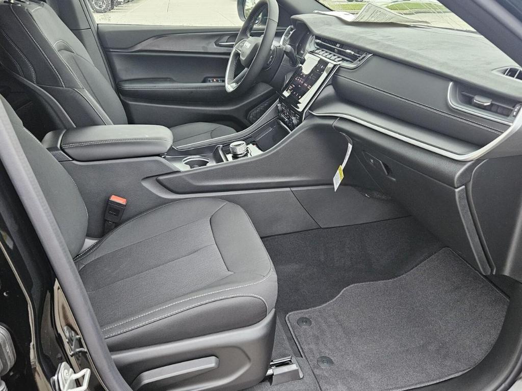 new 2025 Jeep Grand Cherokee car, priced at $36,817