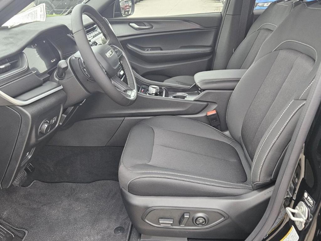 new 2025 Jeep Grand Cherokee car, priced at $36,817