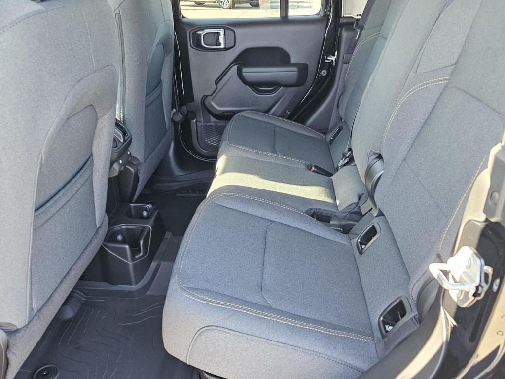 new 2025 Jeep Gladiator car, priced at $43,224