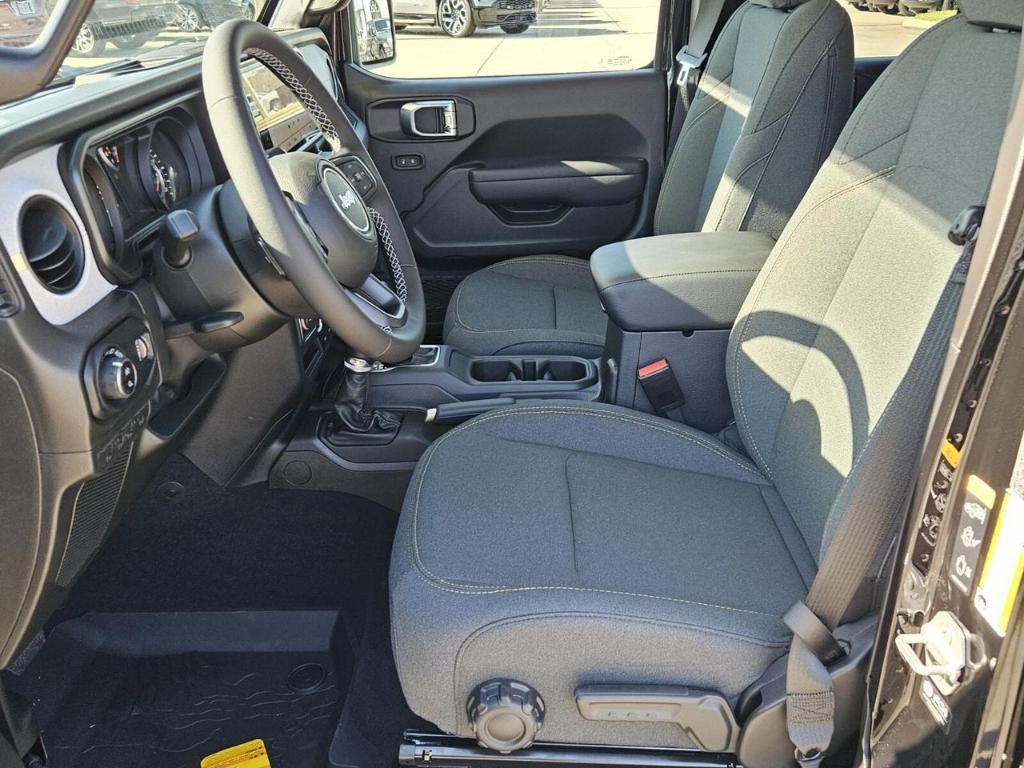 new 2025 Jeep Gladiator car, priced at $43,224