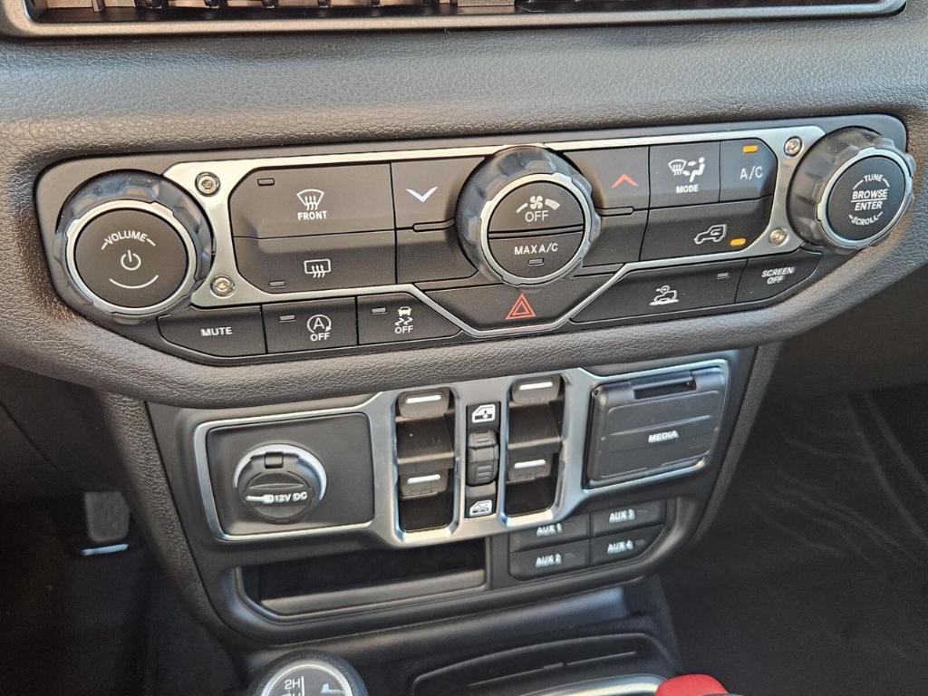 new 2025 Jeep Gladiator car, priced at $43,224