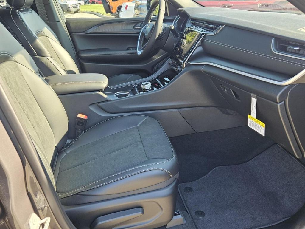 new 2025 Jeep Grand Cherokee L car, priced at $43,172