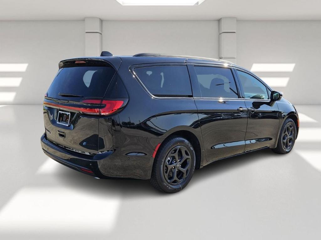 new 2025 Chrysler Pacifica Hybrid car, priced at $56,965