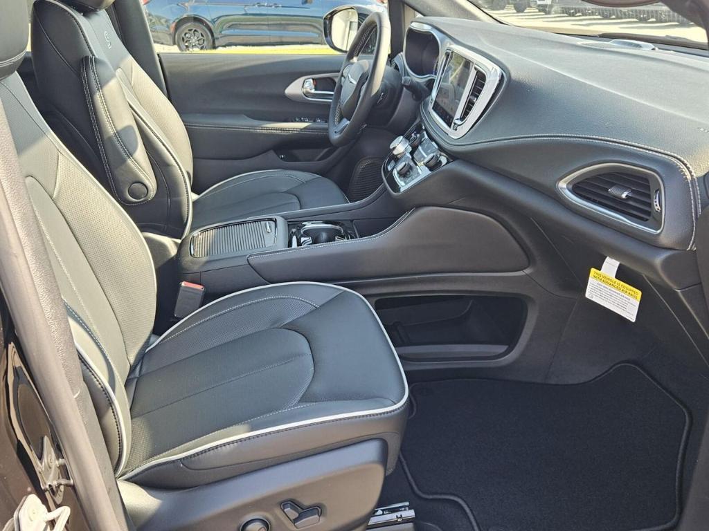 new 2025 Chrysler Pacifica Hybrid car, priced at $56,965