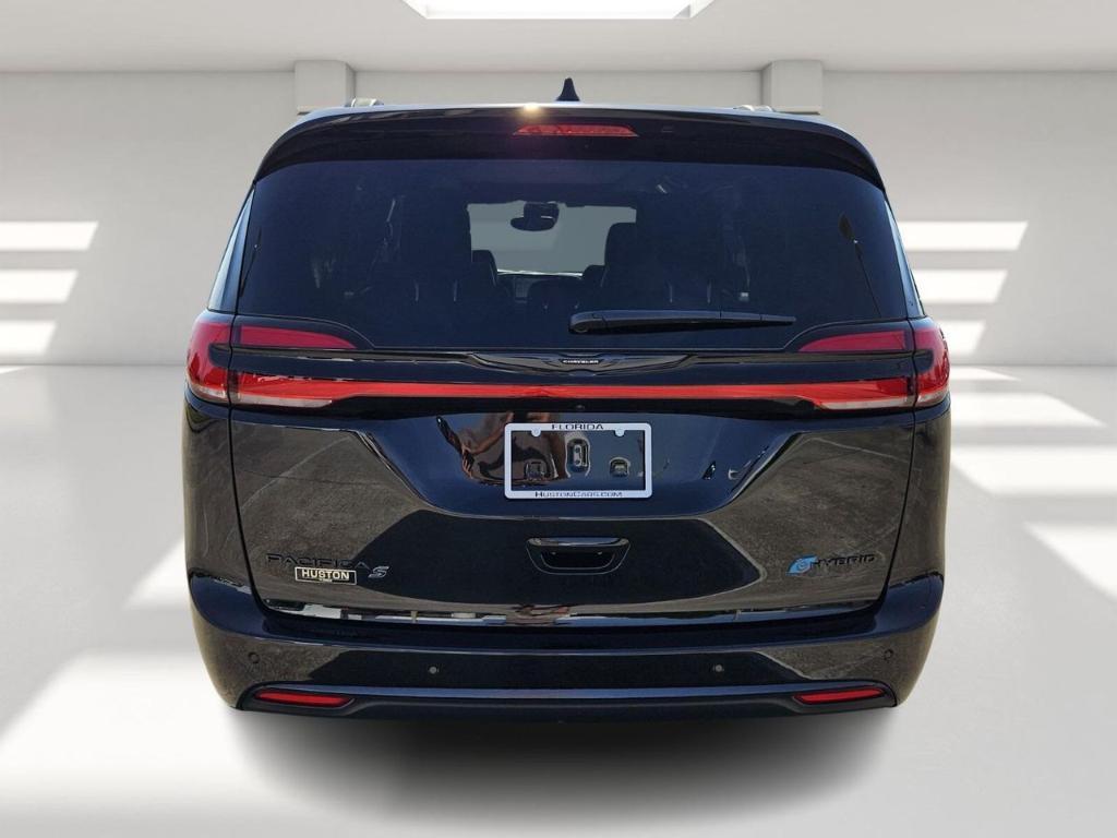 new 2025 Chrysler Pacifica Hybrid car, priced at $56,965
