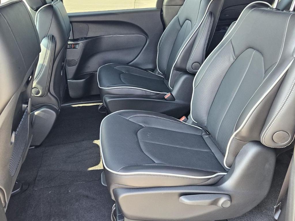 new 2025 Chrysler Pacifica Hybrid car, priced at $56,965