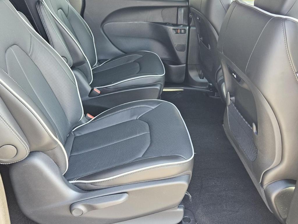 new 2025 Chrysler Pacifica Hybrid car, priced at $56,965