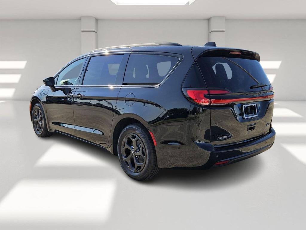 new 2025 Chrysler Pacifica Hybrid car, priced at $56,965