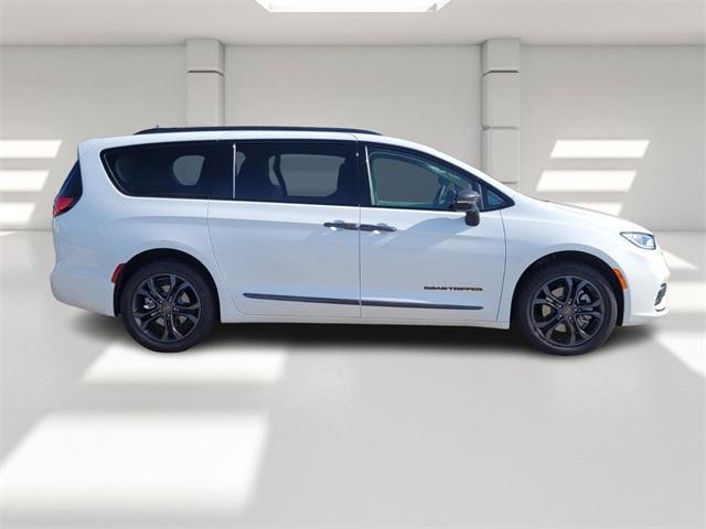 new 2024 Chrysler Pacifica car, priced at $45,845