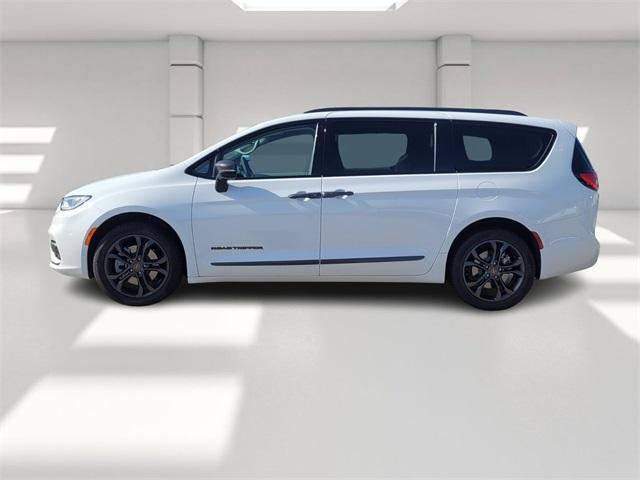 new 2024 Chrysler Pacifica car, priced at $45,845