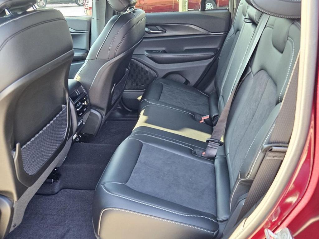 new 2025 Jeep Grand Cherokee car, priced at $37,033