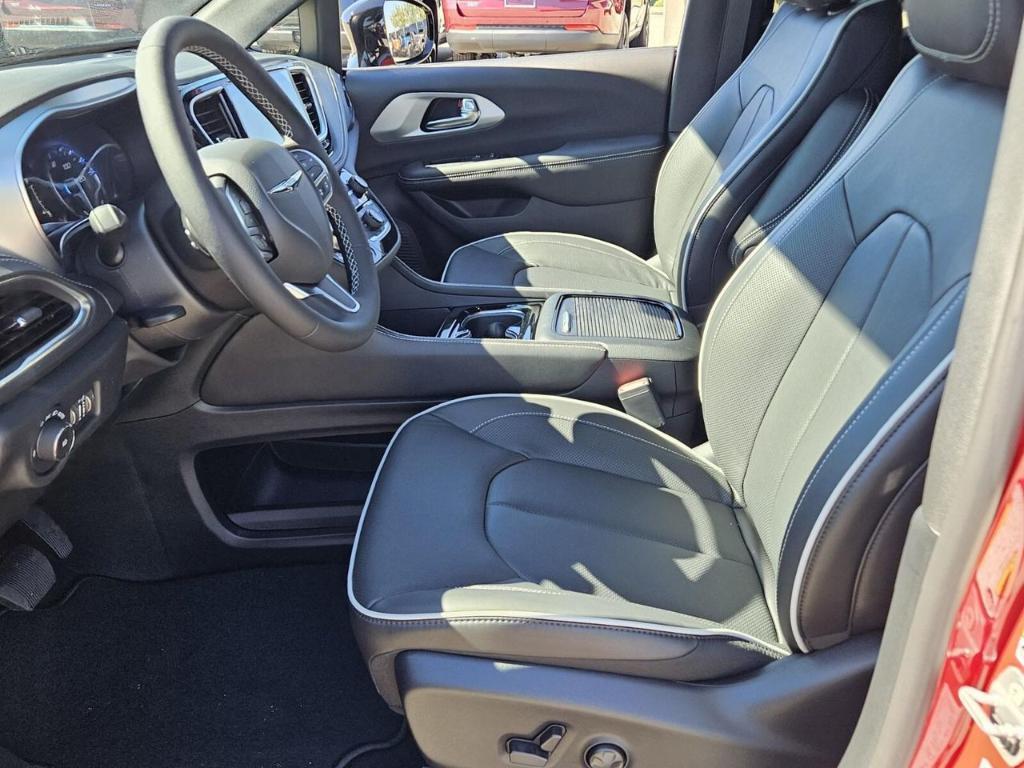 new 2026 Chrysler Pacifica car, priced at $43,717