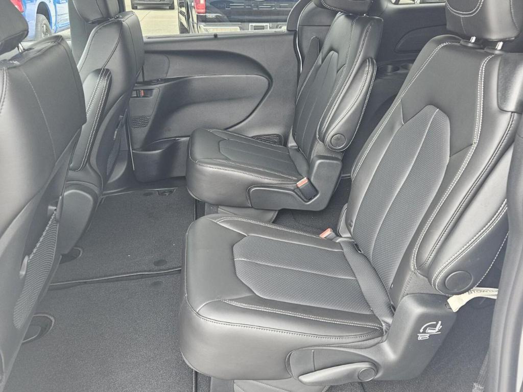 new 2025 Chrysler Voyager car, priced at $39,080