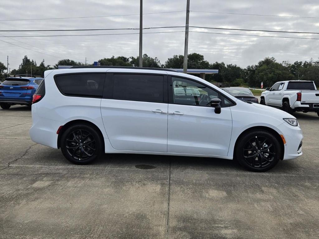 new 2026 Chrysler Pacifica car, priced at $43,925