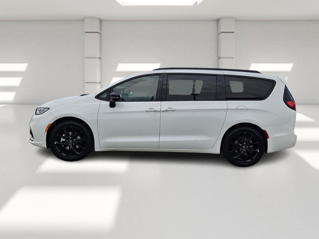 new 2026 Chrysler Pacifica car, priced at $43,925