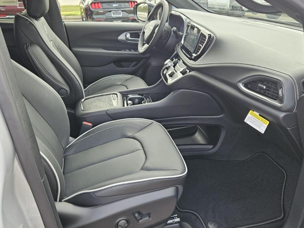 new 2026 Chrysler Pacifica car, priced at $43,925