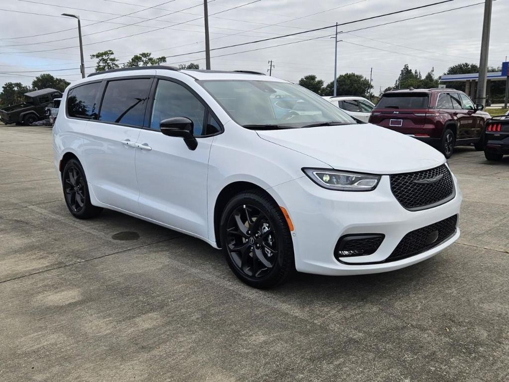 new 2026 Chrysler Pacifica car, priced at $43,925