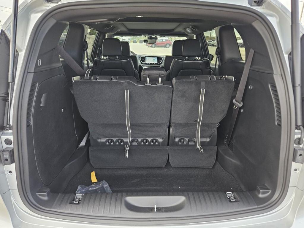 new 2026 Chrysler Pacifica car, priced at $43,925