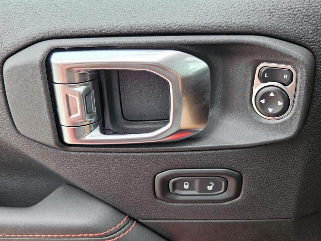 new 2025 Jeep Gladiator car, priced at $48,453