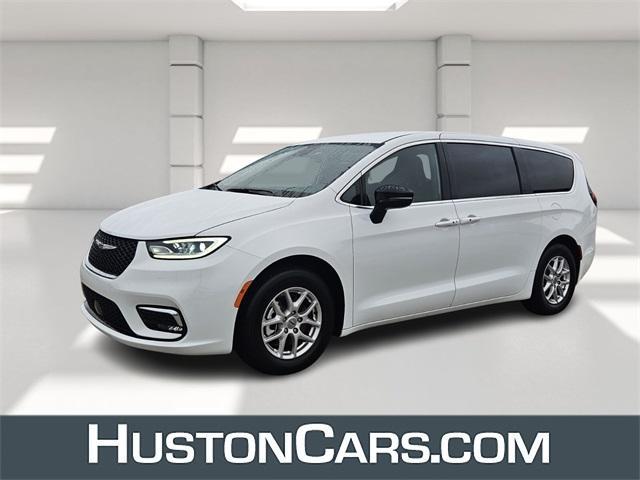 used 2025 Chrysler Pacifica car, priced at $36,999