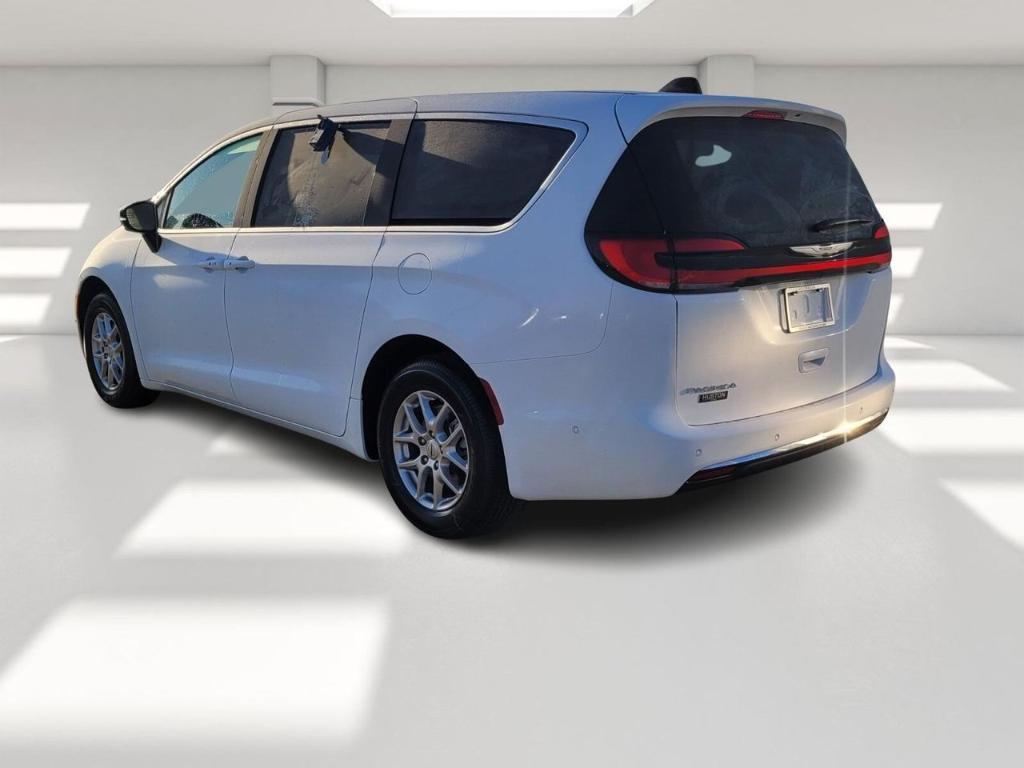 new 2025 Chrysler Pacifica car, priced at $41,428