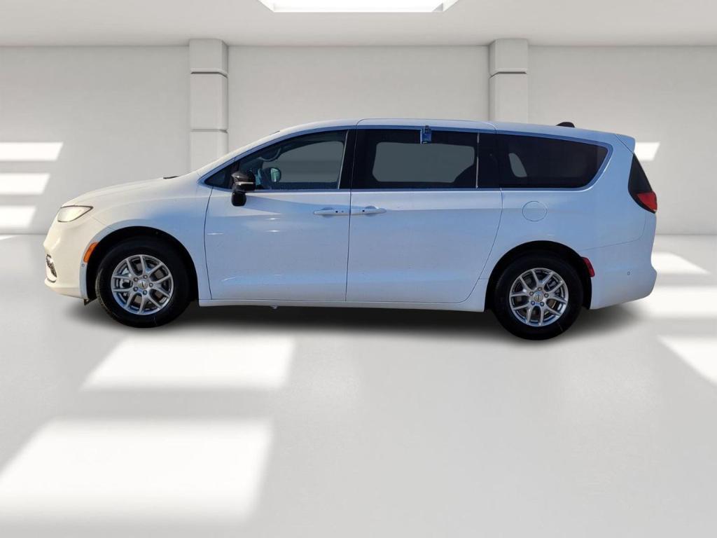 new 2025 Chrysler Pacifica car, priced at $41,428