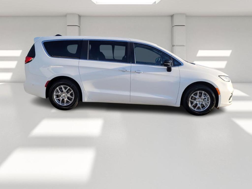 new 2025 Chrysler Pacifica car, priced at $41,428