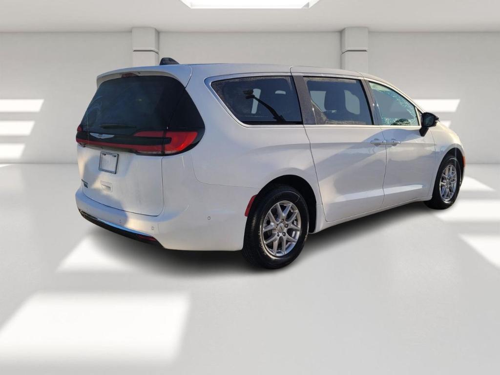 new 2025 Chrysler Pacifica car, priced at $41,428