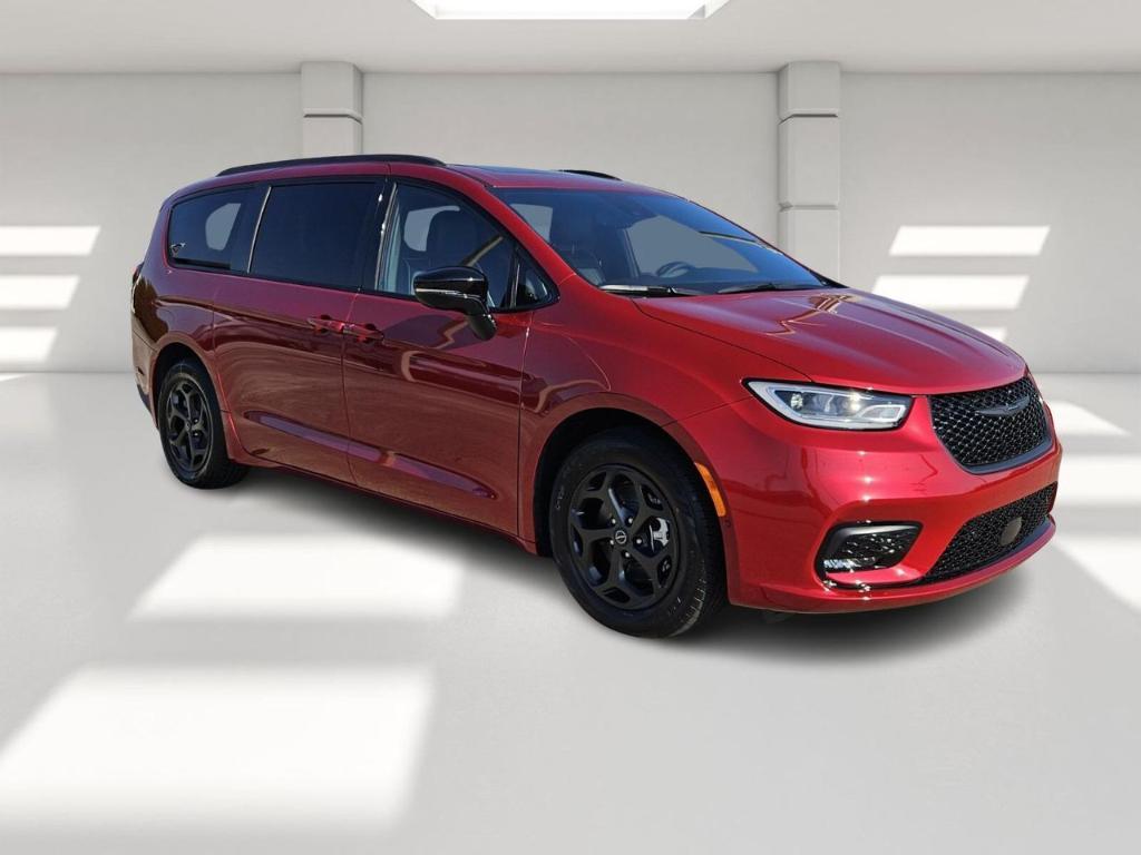 new 2025 Chrysler Pacifica Hybrid car, priced at $57,396