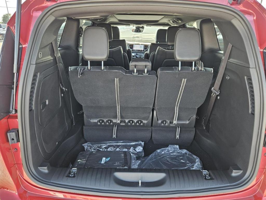 new 2025 Chrysler Pacifica Hybrid car, priced at $57,396