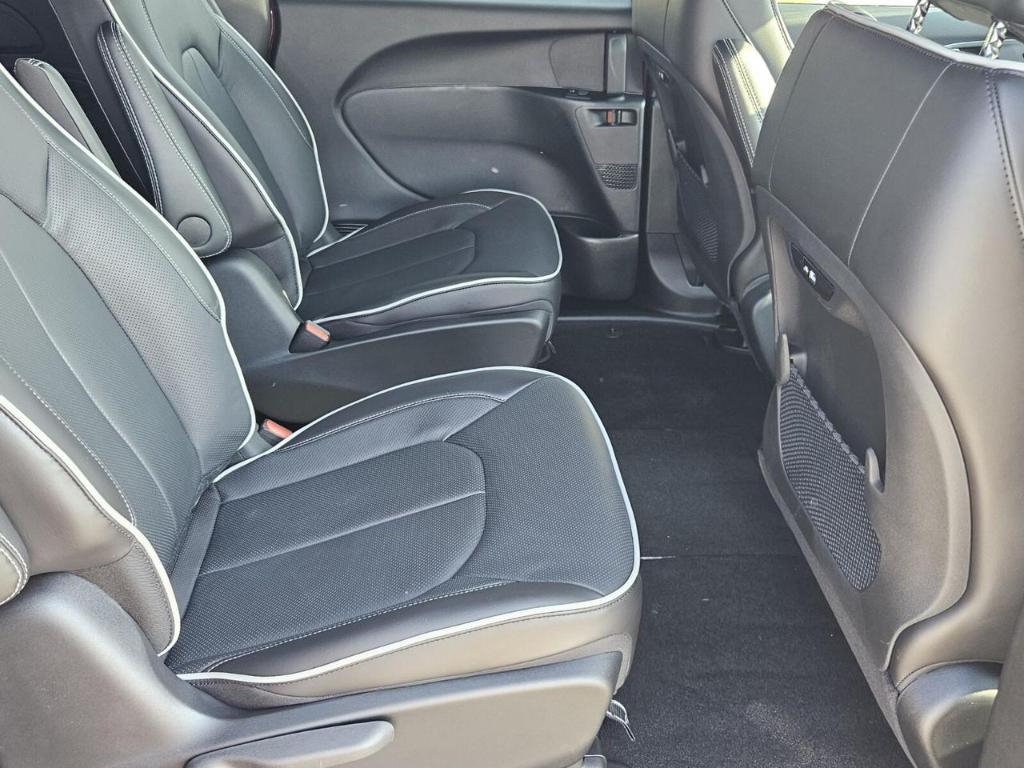 new 2025 Chrysler Pacifica Hybrid car, priced at $57,396