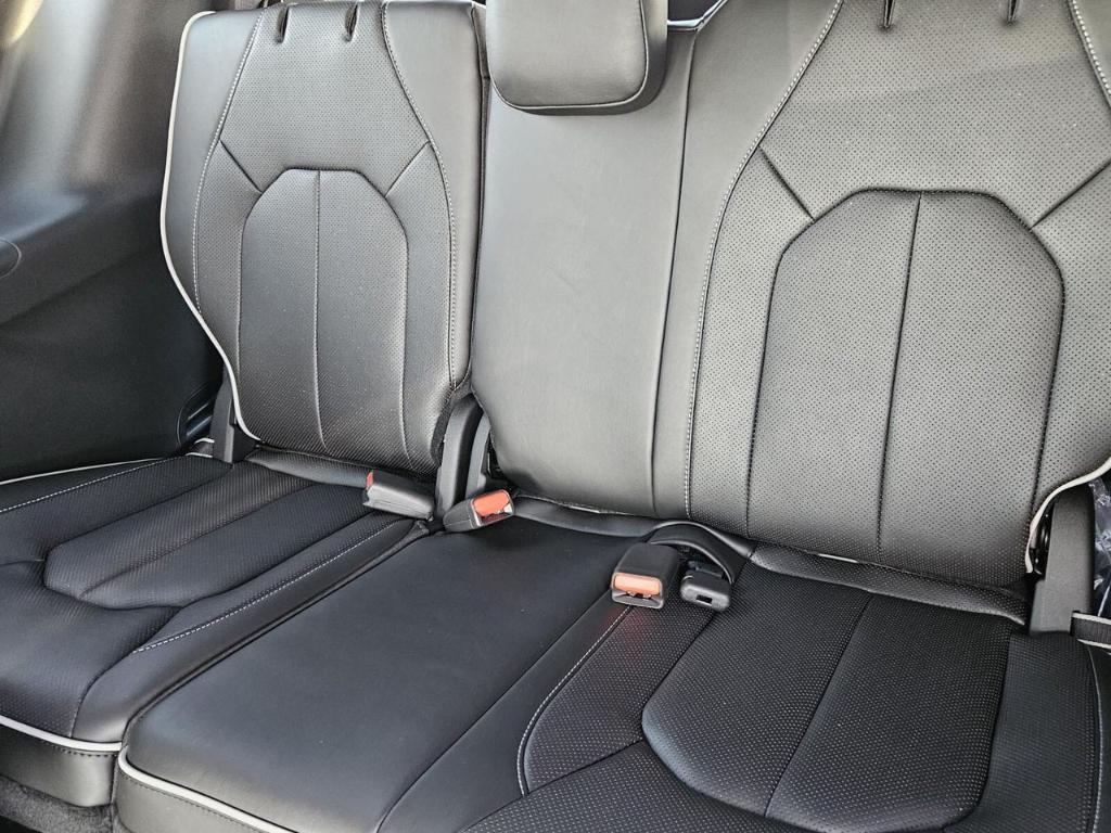 new 2025 Chrysler Pacifica Hybrid car, priced at $57,396
