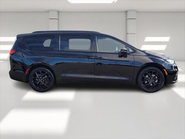 new 2024 Chrysler Pacifica car, priced at $51,710