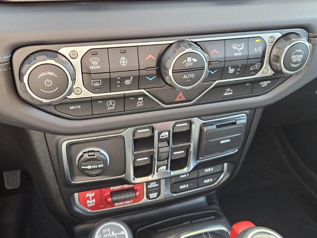new 2025 Jeep Gladiator car, priced at $46,717