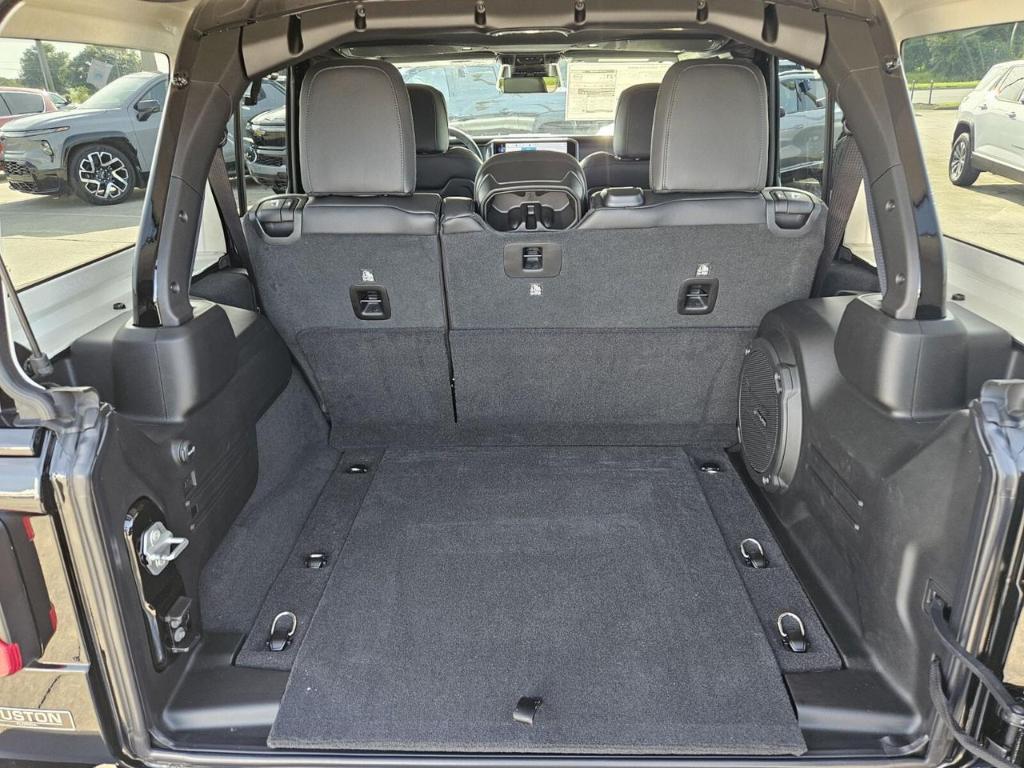 new 2025 Jeep Wrangler car, priced at $48,257