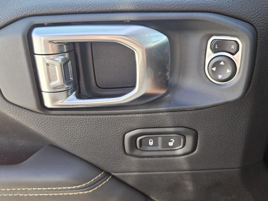new 2025 Jeep Wrangler car, priced at $48,257