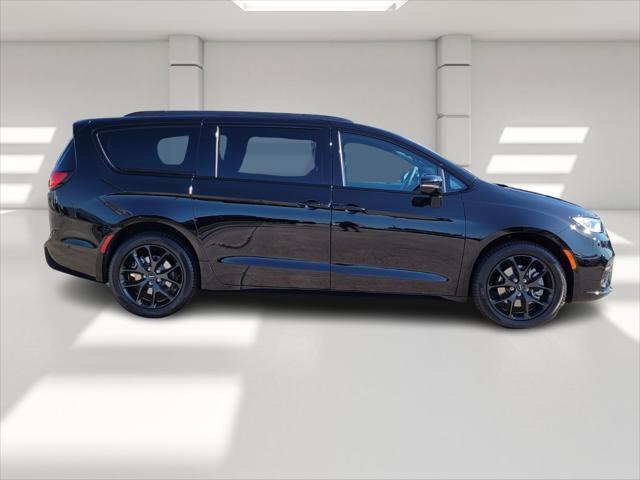 new 2024 Chrysler Pacifica car, priced at $42,940