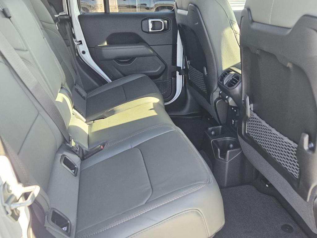 new 2025 Jeep Gladiator car, priced at $53,378