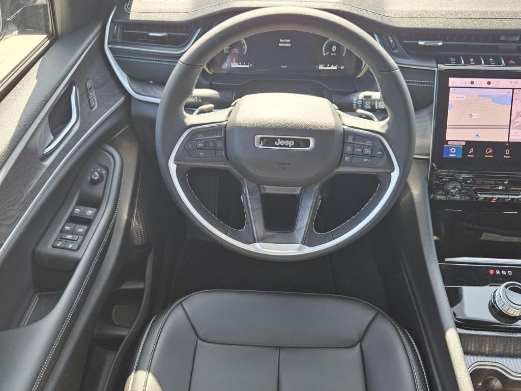 new 2025 Jeep Grand Cherokee car, priced at $41,600