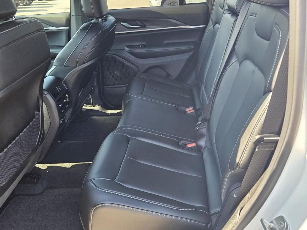 new 2025 Jeep Grand Cherokee car, priced at $41,600