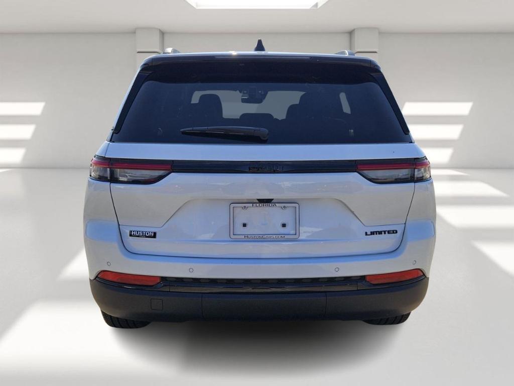 new 2025 Jeep Grand Cherokee car, priced at $41,600