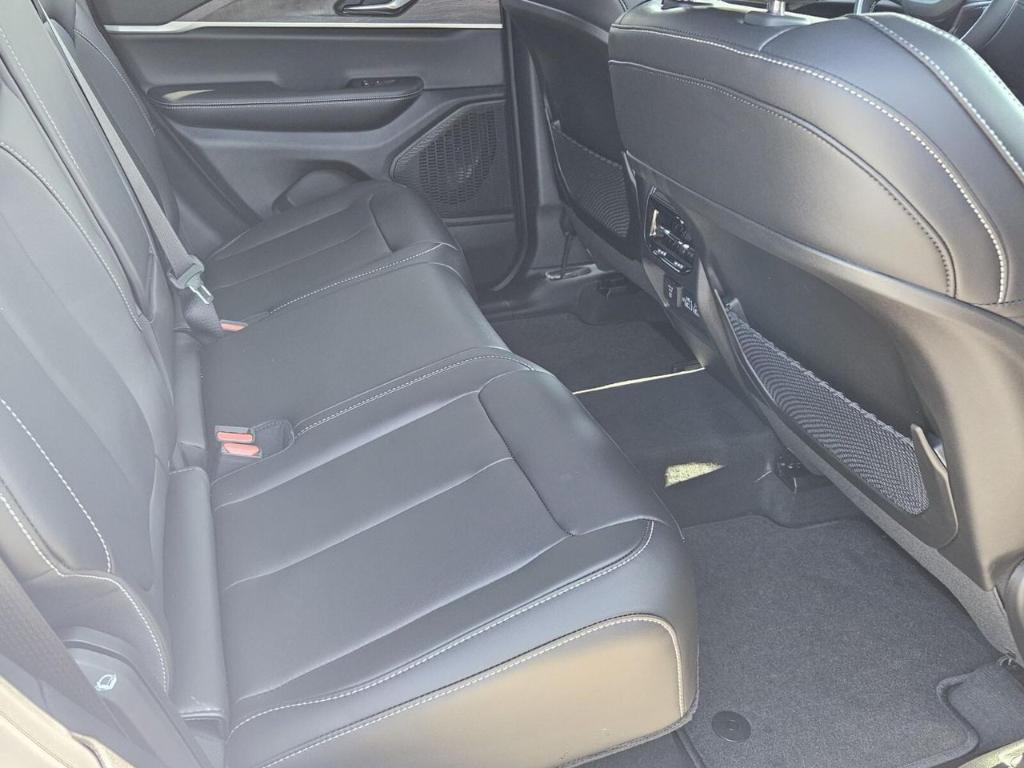 new 2025 Jeep Grand Cherokee car, priced at $41,600
