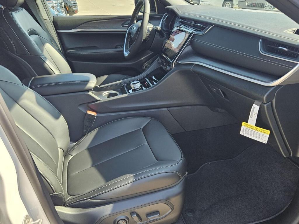 new 2025 Jeep Grand Cherokee car, priced at $41,600