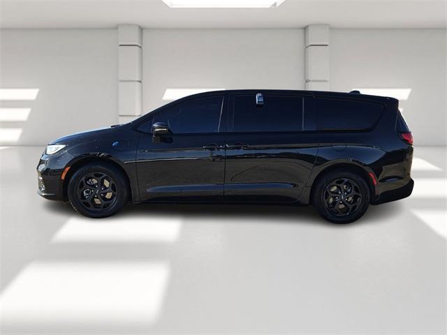 used 2022 Chrysler Pacifica Hybrid car, priced at $24,999